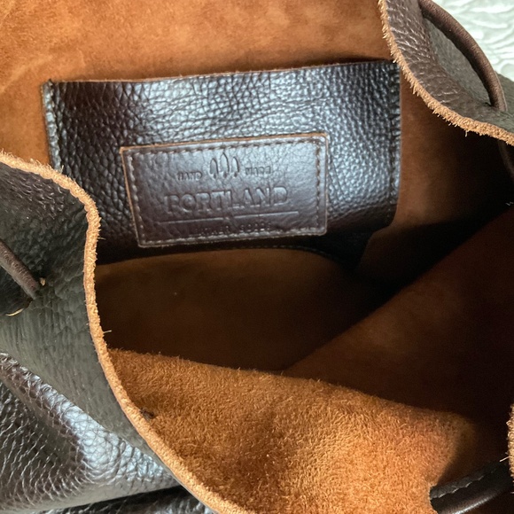 Portland Leather Large Bucket Bag - Picture 5 of 6